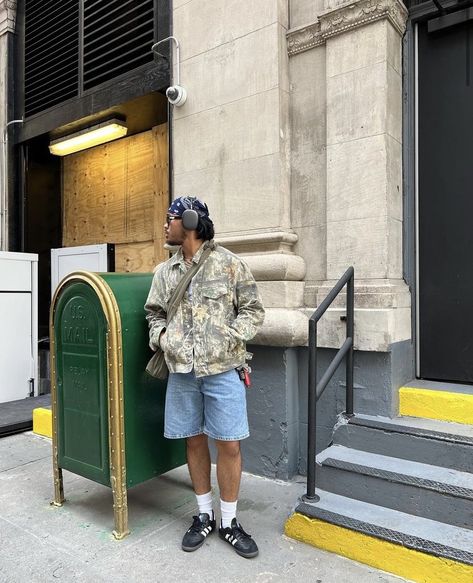 Camo Shirt Outfit Men Street Styles, Camo Jacket Outfit Men, Jorts Mens Outfits, Camo Shirt Outfit, Camo Jacket Outfit, Shirt Outfit Men, Fall Streetwear, Mens Shorts Outfits, Streetwear Inspo