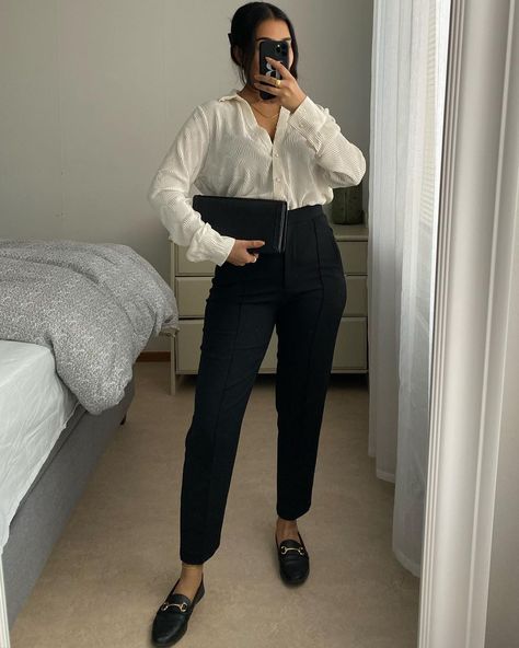 @beexfashionn shared a photo on Instagram: “The classic outfit, black and white can never go wrong. Shirt - @meshki Pants - @zara Loafers - @primark Clutch - @dior…” • Feb 24, 2022 at 11:48am UTC Black Trouser White Shirt Women, Slim Slacks Outfit, White Shirt Grey Pants Women, Grey Pants Outfit Women Business Casual, Slim Black Trousers Outfit, Slacks Dressy Outfit, Black Trousers Outfit Dinner, Black White Grey Outfits Womens Fashion, Zara Black Pants Outfit