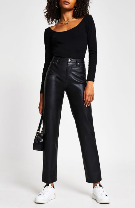 Leather Jeans Outfit, Leather Pants Outfit Winter, Leather Pants Outfit Casual, Black Leather Pants Outfit, Aw Outfits, How To Style Leather Pants, Faux Leather Pants Outfit, Leather Trousers Outfit, Black Trousers Women