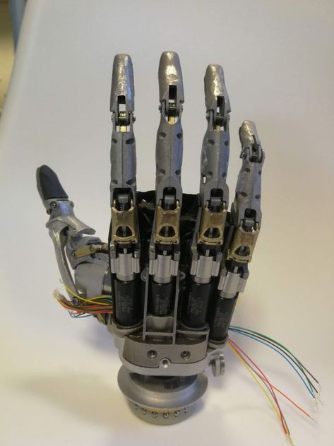 Robot Exoskeleton, Bionic Hand, Prosthetic Hand, Gundam Head, Robotic Hand, Science Tattoo, Gadget Tecnologici, Robot Mechanics, Futuristic Helmet