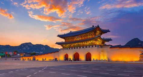 Korea has a long & proud history, and visitors can discover it at the massive Gyeongbokgung Palace in Seoul. Gyeongbokgung Palace Aesthetic, Urban Reference, Palace Aesthetic, Gyeongbokgung Palace, Visit Seoul, European Palace, Amazing Places To Visit, Train Journey, Windsor Castle