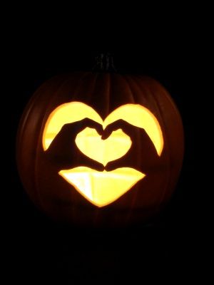 Heart Hands Pumpkin Carving, Heart Pumpkin Carving Ideas, Heart Pumpkin Carving, Couples Carved Pumpkins, Unique Pumpkin Carving Ideas, Creative Pumpkin Decorating, Cute Pumpkin Carving, Pumpkin Stencils, Pumkin Carving