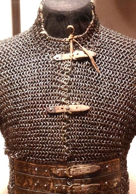 Ring Mail Armor, Medieval Chainmail Armor, Chain Shirt Armor, Chainmail Armor Dnd, Chainmail Medieval, Chain Mail Armor, Chain Armor, Armor Outfit, Medieval Chainmail