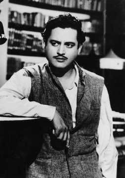 Guru Dutt, Waheeda Rehman, Famous Dialogues, Sanjeev Kumar, Film Icon, Bollywood Photos, Indian Cinema, Vintage Bollywood, Rare Pictures