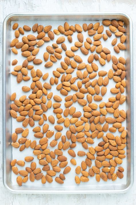 Roast Almonds In Oven, How To Roast Almonds In Oven, How To Roast Almonds, Roasting Almonds, Roast Almonds, Roasted Nuts Recipe, Almonds Recipe, Drinks Healthy, Diy Mixes