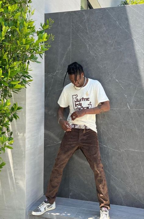 Reverse Mocha Outfit, Mocha Outfit, Electric Lady Studios, Travis Scott Outfits, Travis Scott T Shirt, Vacation Outfits Men, Reverse Mocha, Sneakers Outfit Men, Dope Fits