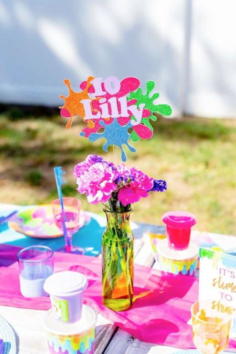 Don't miss this colorful slime-themed birthday party! What a pretty centrepiece! See more party ideas and share yours at CatchMyParty.com Slime Party Centerpieces, Slime Party Ideas Decoration, Slime Birthday Party Ideas, Slime Theme, Slime Birthday Party, Scientist Birthday Party, Colorful Slime, Scientist Birthday, 7th Birthday Party Ideas