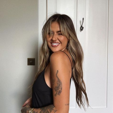 Girl With Tattoos Aesthetic, Jamie Genevieve, Mango Scent, Girl With Tattoos, Tattoos Aesthetic, Natural Henna, Terminal Illness, Marie Curie, Glam Hair