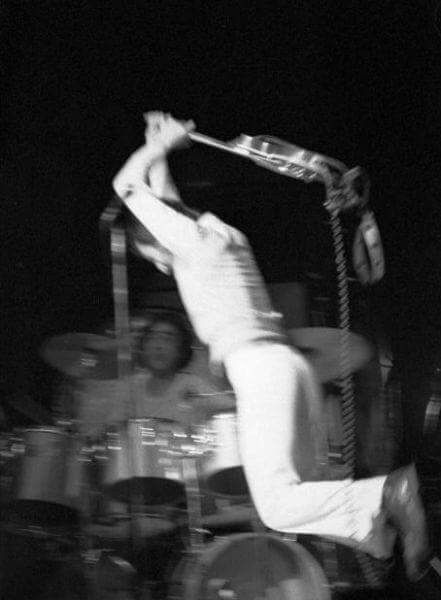 Pete Townshend Pete Townshend Guitar Smash, The Who Aesthetic, Smashing Guitar, Around The Fur, Rollin Stones, Behind Blue Eyes, Pete Townshend, Moon Rock, Live Rock