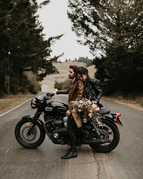 How cool is this photo by @sergioalcalaphoto. Atv Bike, Motorcycle Wedding, Biker Wedding, Roswell Georgia, Motorcycle Couple, Vintage Bridesmaids, Go Karts, Drawings Photography, Dress Cake