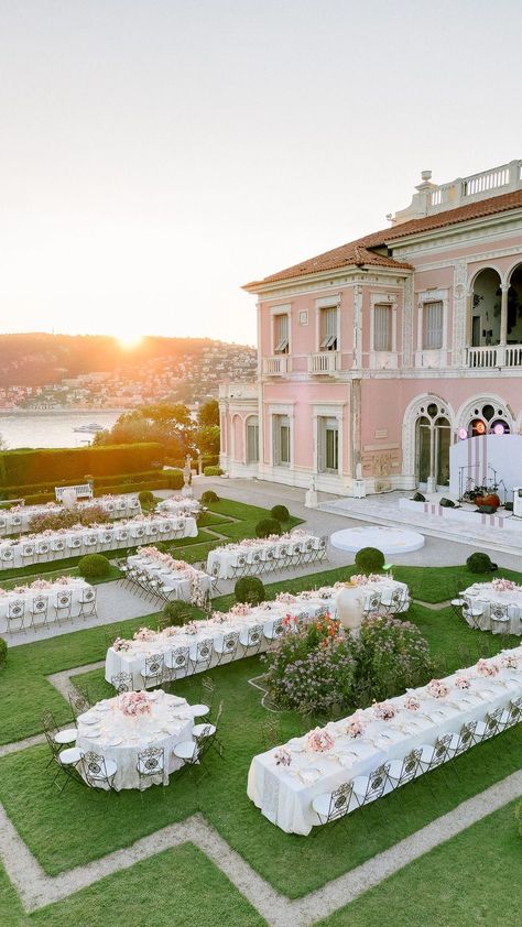 Olivia & Nick glamorous destination wedding last August was a hit! So thrilled to share these gorgeous images from our friend @mgimage @gregfinck @missrose_by_perrine @silentwordstudio @amandinebmakeup @helentraiteur @goldleafbrides @dx_events @thomasdusseune @fourkicksband @odemoncheri @madeincake @villaephrussi @latinidesign @memorable_rental Greg Finck, Riviera Wedding, Perfect Sunset, Disney Fairy Tale Weddings, Barbie Wedding, Luxury Destination Wedding, The French Riviera, Bridal Party Photos, French Wedding