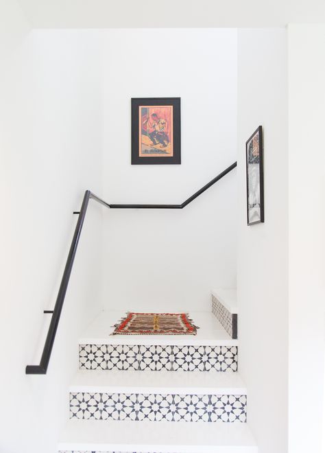 pinned by barefootblogin.com  Casual Bohemian Bungalow | staircase tile Bohemian Bungalow, Tiled Staircase, Stair Case, Black And White Tiles, Design Del Prodotto, White Tiles, Staircase Design, House Inspiration, Home Interior