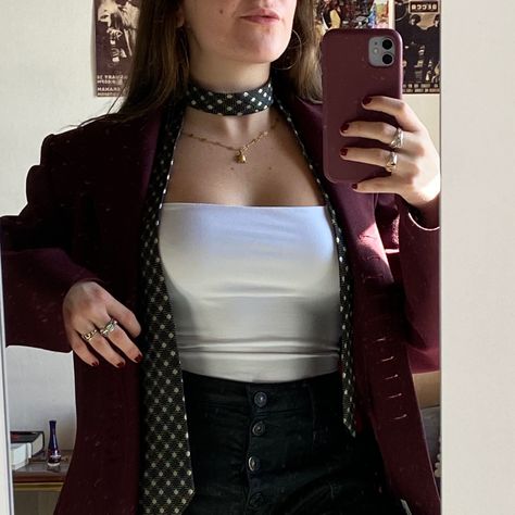 Neck Tie Outfit Aesthetic, Tie Women Aesthetic, Tie On Women Outfit, Neck Tie Women Outfit, Feminine Tie Outfit, Outfit With A Tie For Women, Tie Outfit For Women Y2k, Tie Fits Women, Messy Tie Outfit