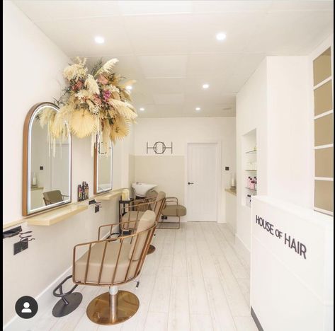 Hair Salon Small Space, Styling Chairs Salon, Two Chair Salon Suite, Hair Salon Suites Small Spaces, Small Hair Salon Design Ideas, Salon Entry Ideas, Small Space Beauty Salon Ideas, Garden Salon Ideas, Hairsalon Small Home Salon