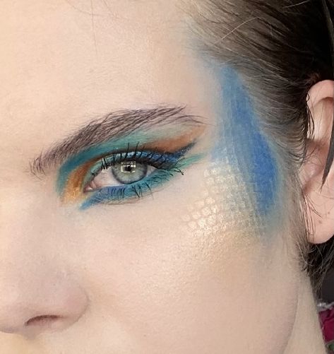 Fantasy Blue Makeup, Poseidon Costume Woman, Water Makeup Element, Poseidon Makeup, Greek Mythology Makeup, Water Makeup Looks, Poseidon Outfit, Greek Makeup, Poseidon Costume