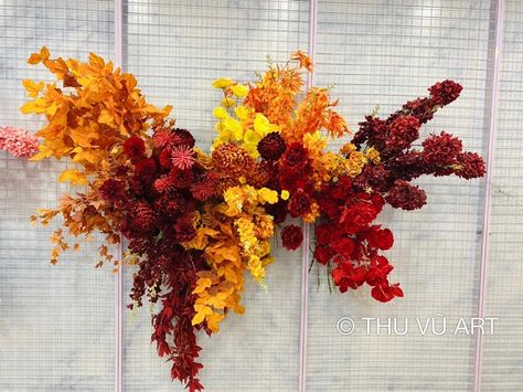 Red And Yellow Floral Arrangements, Fall Store Displays, Yellow Wedding Centerpieces, Colonial Chic, Burgundy Bedroom, Yellow Centerpieces, 80s Art Deco, Art Village, Modern Art Deco