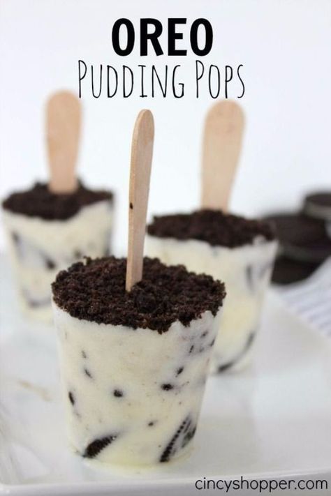 Easy Desserts for Teens to Make at Home - Easy Oreo Pudding Pops - Cool Dessert Recipes That Are Simple and Quick Enough For Teens, Teenagers and Older Kids - Best Dorm Snacks and Ideas - Microwave, No Bake, 3 Ingredient, Chocolate, Mug Cakes and More #desserts #teenrecipes #recipes #dessertrecipes #easyrecipes Pudding Pops Recipe, Things To Make At Home, Dorm Snacks, Pudding Pops, Oreo Pudding, Ice Cream Sundaes, Pudding Pop, Oreo Recipes, Cold Treats