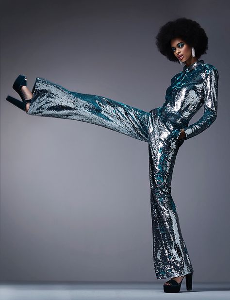 Head to toe sequins? Ill take it. | Andrea Huther is a Disco Queen in Grazia Netherlands Metallic Fashion Editorial, 79s Fashion, 70s Fashion Editorial, 70s Shoot, Moda Disco, Look Disco, Metallic Fashion, Photographie Indie, Disco Glam