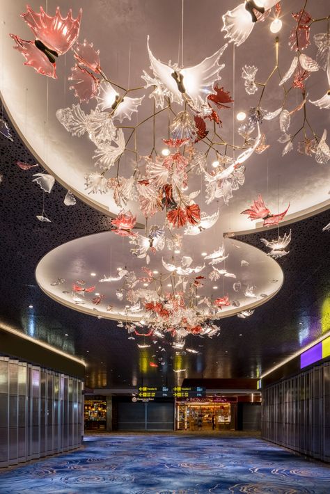 Preciosa Lighting creates a stunning lighting installation at Singapore Changi Airport Terminal 1 - Design Middle East Suspended Art, Singapore Changi Airport, Changi Airport, Airport Terminal, Airport Design, Flower Chandelier, Art Courses, Glass Garden, Garden Theme