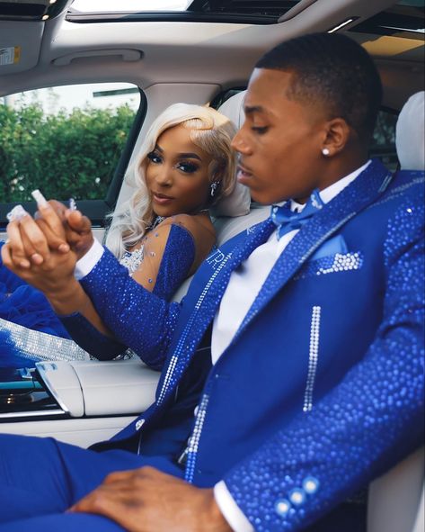 Prom Couples Black People, Couple Prom Outfits, Couple Prom Pictures, Prom Pictures Couples Black, Prom Outfits For Guys, Prom Photography Poses, Couple Prom, Prom 23, Prom Pictures Couples