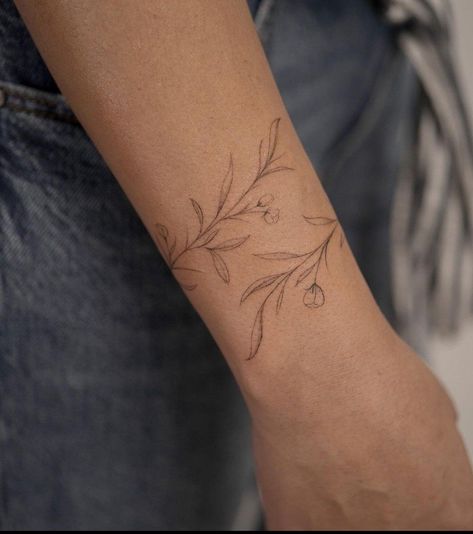 Flower Wrist Wrap Tattoos For Women, Flower Tattoo Around Wrist, Delicate Flower Vine Tattoo, Dainty Vine Tattoo Arm, Forearm Wrap Around Tattoo Women, Dainty Wrist Wrap Tattoos For Women, Dainty Wrap Around Tattoo, Flower Around Arm Tattoo, Braslet Tattoo