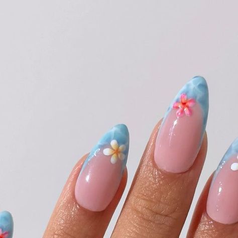 Nails Of Summer, Summer Nails For Beach, Nail Inspo Summer Flower, Summer Nails Disney, Summer Nails Flowers Simple, Summer Tips Nails, Water Nail Art Design, Beach Style Nails, Summer Vacation Nail Inspo Almond