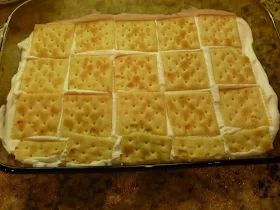 I Like to Bake and Cook Blog: Soda Cracker (Saltines) Dessert! MAKE IT COLORFUL!!!!! Saltine Cracker Dessert, Cracker Dessert Recipes, Homemade Saltine Crackers, Saltine Cracker Recipes, Cracker Dessert, Saltine Cracker, Saltine Toffee, Soda Crackers, Toffee Candy