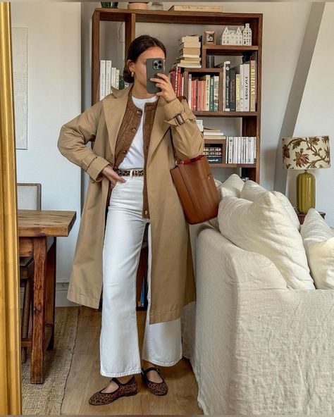 love a good white after labour day moment #whiteafterlaborday #fallfashion #falloutfits #fallfashiontrends French Style Parisian Chic, Style Parisian Chic, Trench Beige, Cold Fashion, Parisian Chic Style, Trench Coat Outfit, Fall Trends Outfits, Paris Outfits, Looks Street Style