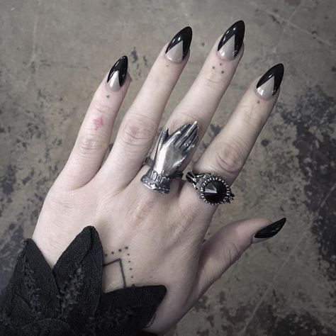 Ongles Goth, Vampire Nails, Witch Nails, Makeup Hacks Beauty Secrets, Gothic Nails, Goth Nails, Unique Acrylic Nails, Diy Beauty Hacks, Square Nails