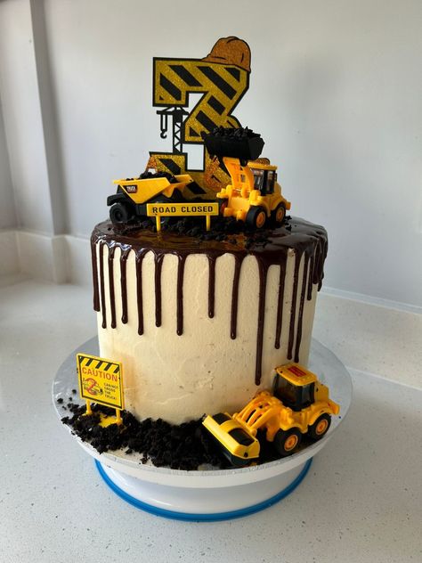 Digger Birthday Cake, Construction Theme Cake, Construction Cupcakes, Digger Cake, Construction Birthday Cake, Digger Birthday, Mini Cones, Construction Cake, Baby First Birthday Cake