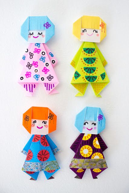 How to fold Easy, Cute, and Fun Origami Paper Doll Finger Puppets with Kids- Perfect Spring Craft! Fun Origami, Kids Origami, Cute Origami, Folding Origami, Instruções Origami, Origami Butterfly, Spring Craft, Useful Origami, Origami Crafts Diy