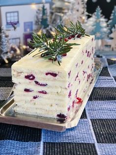 Tort Vis de iarnă cu vișine și migdale, fin, ciocolatos și gustos Cofee Cake, Romanian Desserts, Dessert Cake Recipes, Pastry Desserts, Sweet Pastries, Just Cakes, Cute Desserts, Dessert Drinks, Sweets Recipes