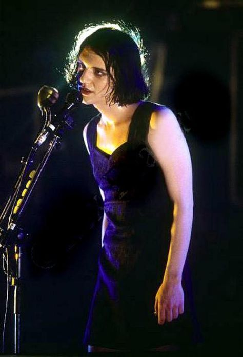 Brian Molko Brunette Boy, Brian Molko, Alternative Rock, Brie, The Beatles, Pretty People, Beautiful People, Rocker, A Woman