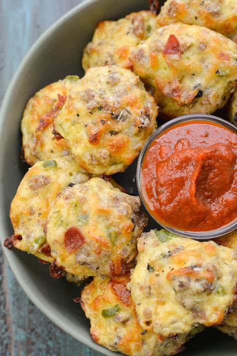 Supreme Pizza Puffs, Recipes For Family Dinner, Pizza Puffs, Low Carb Marinara, Low Fat Low Carb, Supreme Pizza, Egg Diet Plan, Low Carb Low Fat Recipes, Easy Dessert Recipe