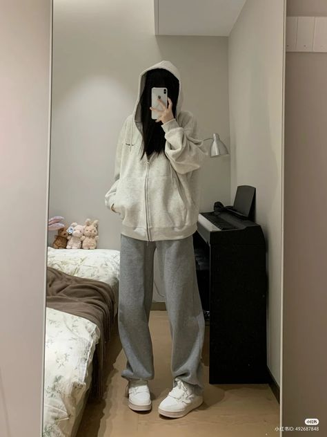 Simple Korean Outfits, Home Outfit Comfy, Outfits For Japan, Comfy Korean Outfits, Comfy Trendy Outfits, Baseball Jacket Outfit, Comfy School Outfits, Boyish Outfits, Fashion Design Collection