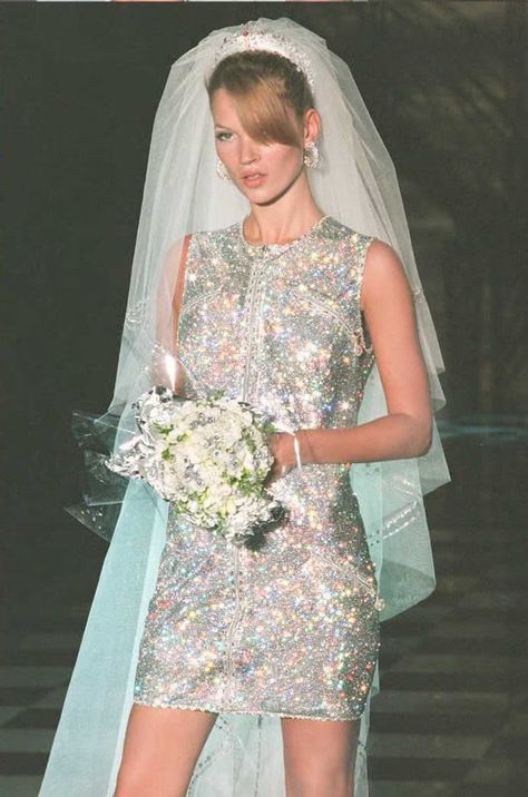 Versace Wedding Dress, Ella Enchanted, Versace Fashion, Versace Couture, Atelier Versace, Iconic Dresses, Italian Fashion Designers, Soft Grunge, Gianni Versace