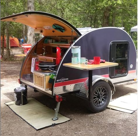 Teardrop Trailer Interior, Teardrop Trailer Camping, Teardrop Camper Interior, Honeymoon House, Building A Teardrop Trailer, Teardrop Camper Plans, Teardrop Caravan, Teardrop Camper Trailer, Trailer Camping