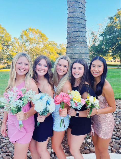 #preppy #vsco #preppyfilter #preppydress #preppyhoco #hoco #hocodress #dress #heels #pink #pic #pose #friends #bouquet Hoco Pics With Bouquet, Hoco Poses With Bouquet, Hoco Pics Aesthetic, Hoco Poses Best Friends Group, Group Homecoming Poses, Hoco Pic Inspo Friends, Hoco Group Pictures, Hoco Flowers Bouquet, Homecoming Bouquet Ideas