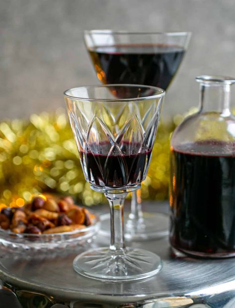 Mulled Wine Syrup Wine Syrup, Spiced Wine, Festive Drinks, Mulled Wine, Latest Recipe, Christmas Drinks, Orange Slices, Cordial, Original Recipe