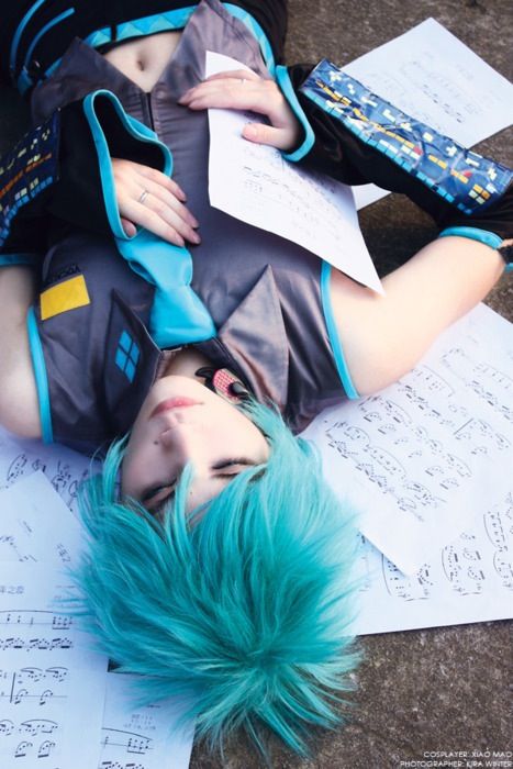 Gender-bend - (Male) Hatsune Miku Mikuo Hatsune, Hatsune Miku Cosplay, Vocaloid Cosplay, Fitness Shirts, Miku Vocaloid, Miku Cosplay, Cosplay Boy, Vocaloid Characters, Epic Cosplay