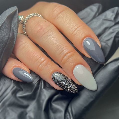 Grey Nail Ideas, Grey Gel Nails, Nail Designs For Fall, Light Gray Nails, Trendy Manicure, Grey Nail Art, Grey Nail, Grey Nails, Grey Nail Designs