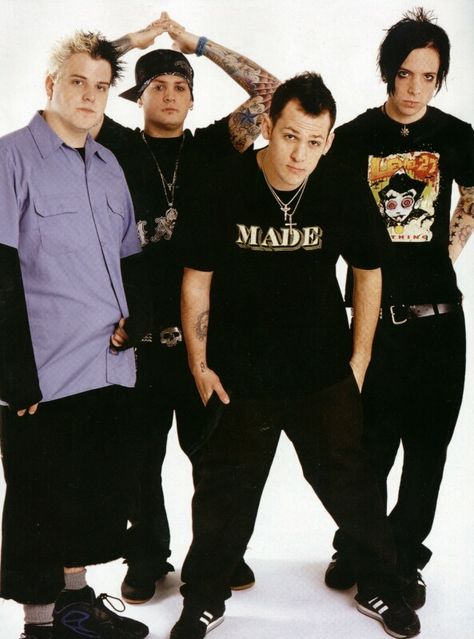 Good Charlotte Band, Joel Madden, 2000s Music, Good Charlotte, 00s Style, Crust Punk, Desert Chic, Slim Jims, Surf Wear