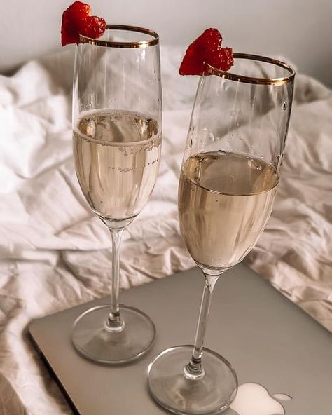 Strawberry Champagne, Romantic Mood, Days Like This, Pink Valentines, Beige Aesthetic, Aesthetic Aesthetic, Love Valentines, Minimal Fashion, Happy Valentines Day