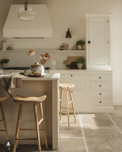 Neutral Minimalist Kitchen, Minimalist Scandinavian Kitchen, Wood Barstools, 200k Followers, Piglet In Bed, Styled Kitchen, Warm Interior, Dried Florals, Neutral Minimalist