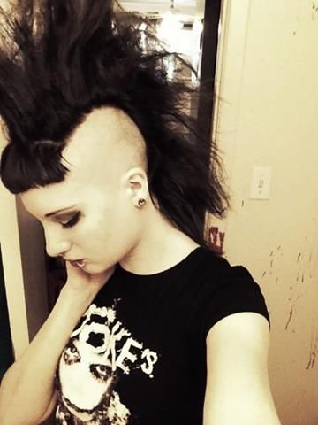 . Hawk Hairstyle, Deathrock Fashion, Female Mohawk, Punk Mohawk, Mohawks, Apocalyptic Fashion, Goth Look, Punk Hair, Punk Girl