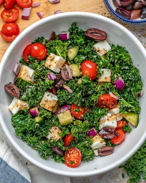 Greek Kale Salad, Salad Chopped, Greek Chickpea Salad, Greek Chickpeas, Side Salad Recipes, Kale Salad Recipes, Clean Food Crush, Food Crush, Clean Food