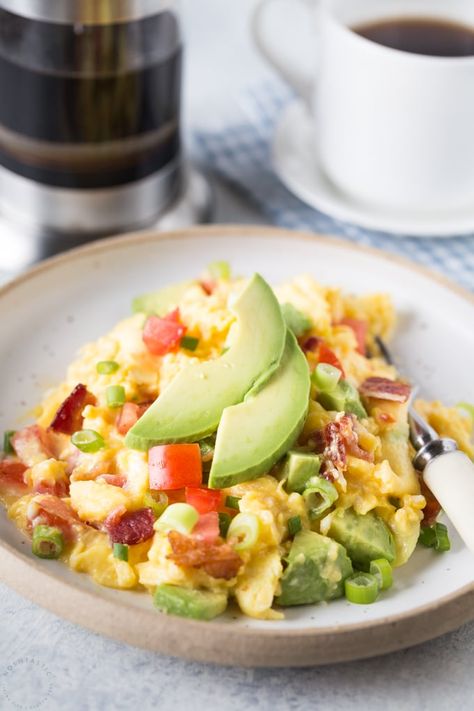 Anaheim Scrambler is the best Scrambled eggs recipe, Based on the popular Corner Bakery Anaheim scrambler recipe, it's so easy to whip it up at home in next to no time! Best Scrambled Eggs Recipe, Veggies Ideas, Breakfast Eggs Scrambled, Breakfast Omelet, Best Scrambled Eggs, Easy Keto Breakfast, Eggs Scrambled, Eggs Recipes, Scrambled Eggs Recipe