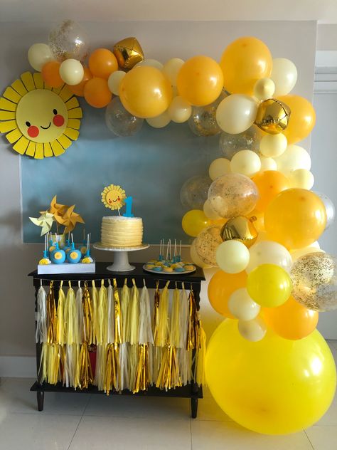 First Birthday, gender neutral theme Birthday Yellow Theme, Sunshine Decorations Party, You Are My Son Shine Birthday Party, Gender Neutral Birthday Party, Sunshine Birthday Party Decorations, Gender Neutral First Birthday Theme, Sunshine Balloon Arch, Gender Neutral Birthday Party Themes, Sun Themed Birthday Party