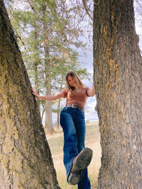 Tree photo shoot Poses With Trees Picture Ideas, Climbing Tree Pose Reference, Tree Lot Photoshoot, Tree Poses Photography, Sheet In Tree Photoshoot, Fun Poses Photoshoot, Full Body Pics, Body Pics, Fun Poses