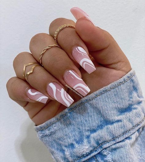 nude nails with white lines, nude nail designs 2022, nude nails 2022, classy nude nails, nude nails with design, acrylic nails with white outline, almond nails with white lines, white line nail design, white swirl nails, white french nails, almond nails, white swirl almond nails White Swirly Acrylic Nails, Nail Ideas Lines, Swirly Acrylic Nails, Peaches Nails, Outline Nails Design, Nude And White Nails, White Holiday Nails, Acrylic Nails Summer, White Nail Ideas